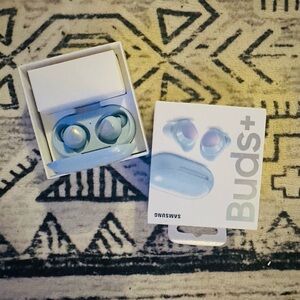 Samsung Buds+ in Sky Blue